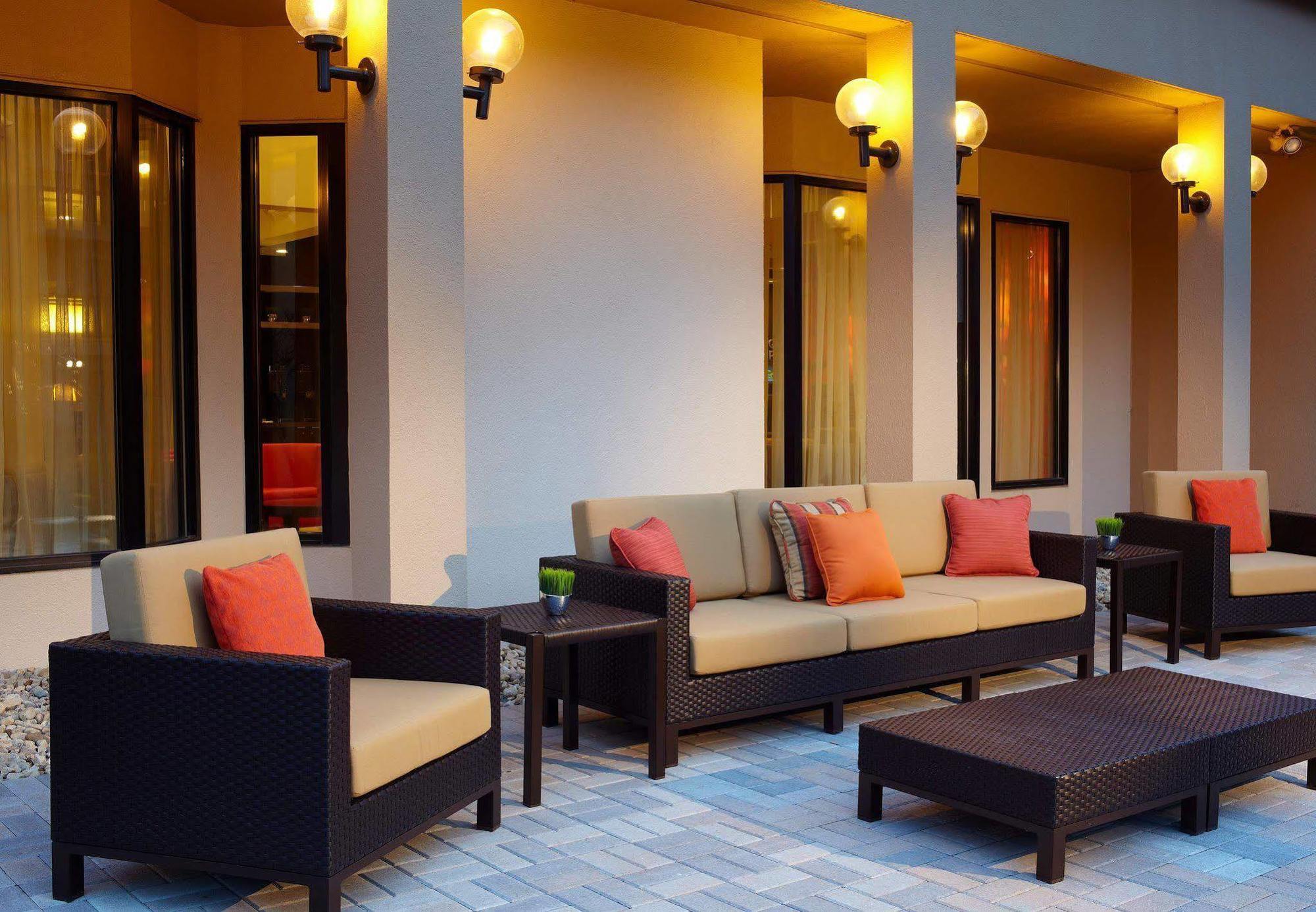 Hotel Iowa Quad Cities 3*