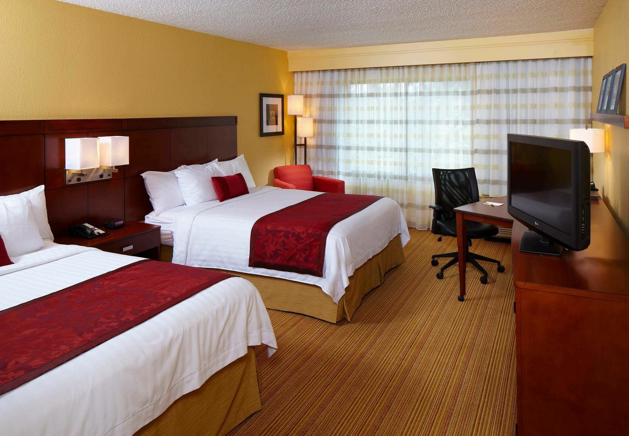 Hotel Iowa Quad Cities 3*
